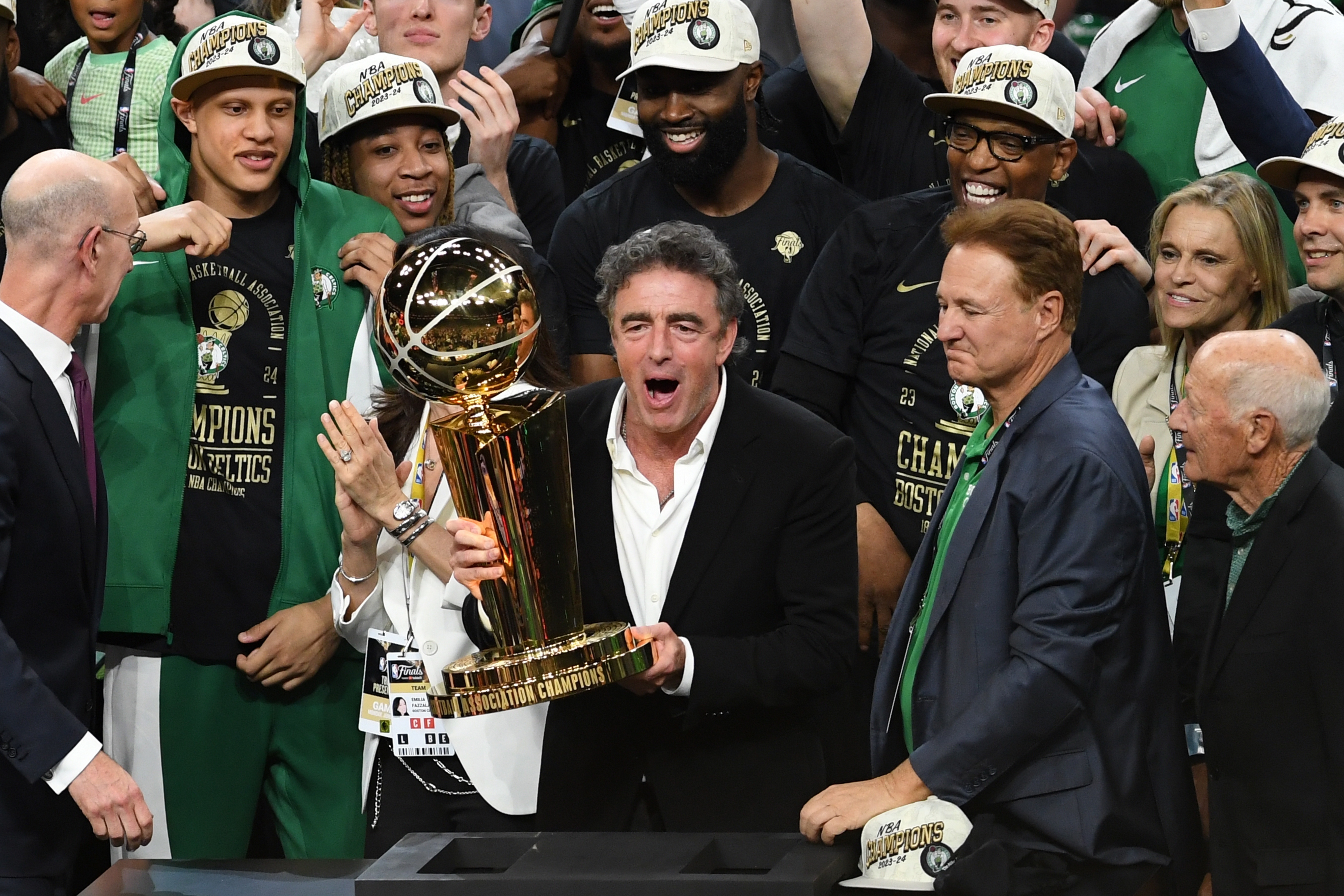 凯尔特人取得五连胜,稳居东部第一位