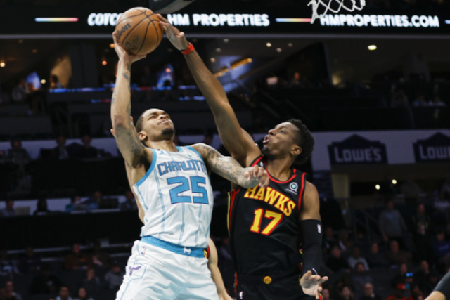 老鹰对黄蜂聚胜顽球汇 老鹰对黄蜂聚胜顽球汇